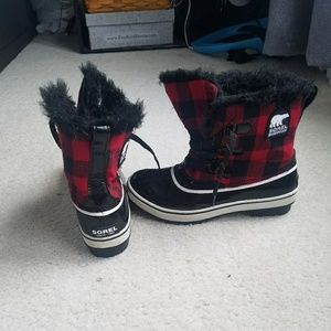 Buffalo check Sorel snow boots